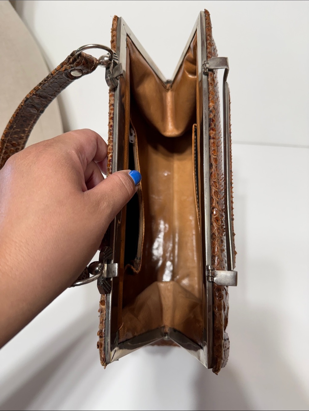 Vintage Brown Snakeskin 1940’s Handbag with Single Handle - Picture 14 of 17
